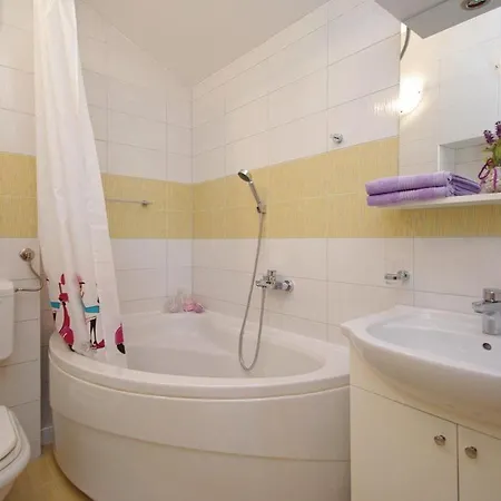 Pavlinovic Apartment *