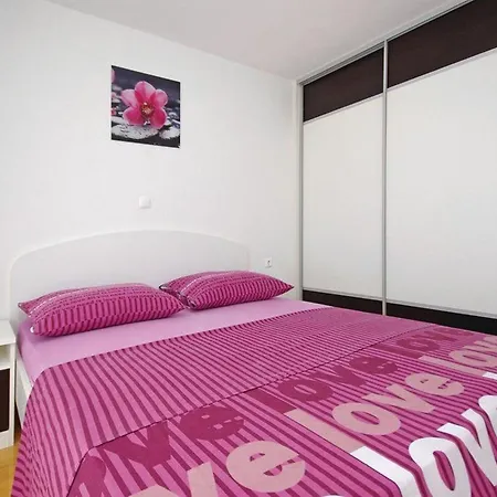 Pavlinovic Apartment *