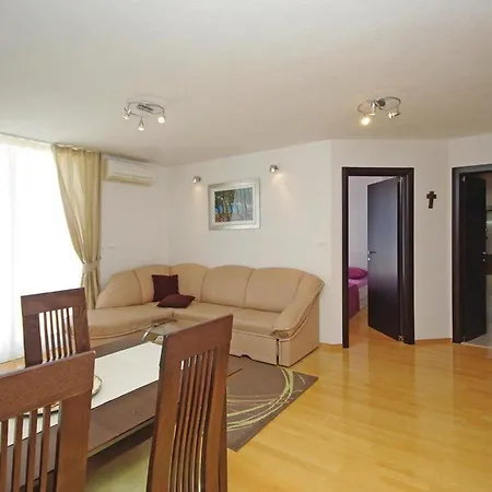 Pavlinovic Apartment *