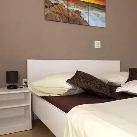 Pavlinovic Apartment Makarska