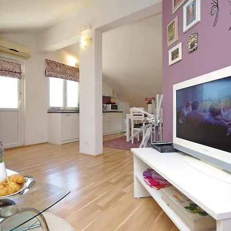 Pavlinovic Apartment *